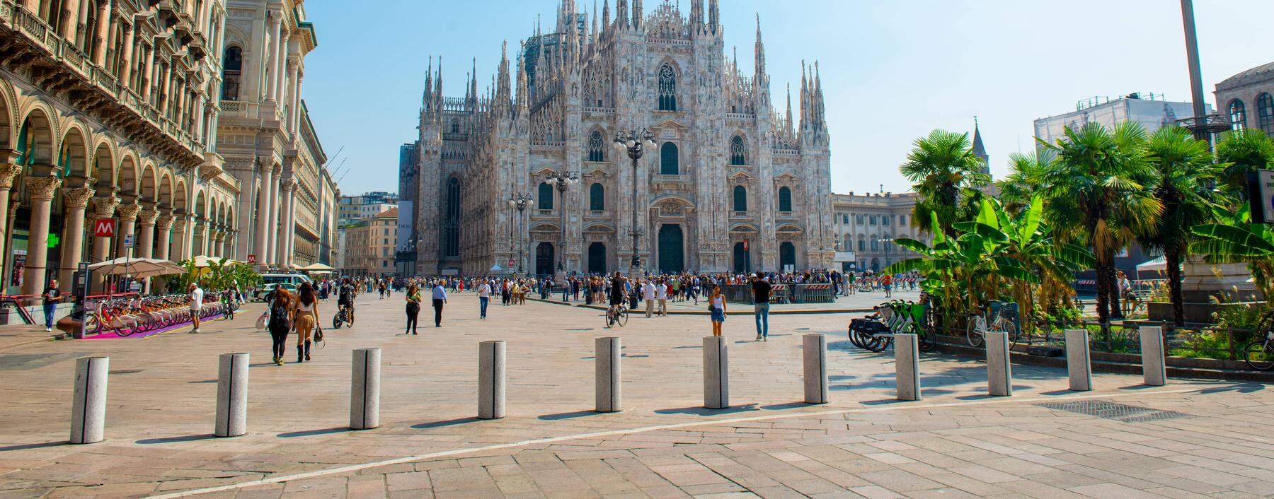 Zentral. Den Dom und die Galleria Vittorio Emanuele daneben, das wollen Touristenmassen halt sehen.  