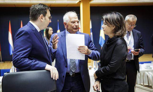 Tschechiens Außenminister Jan Lipavský, EU-Außenbeauftragter Josep Borrell und die deutsche Außenministerin Annalena Baerbock am Mittwoch in Prag.