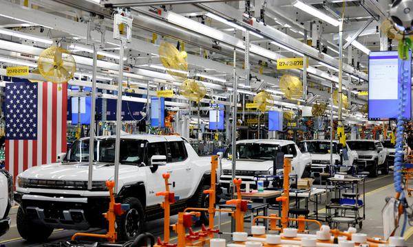 Im festgefahrenen Tarifstreit bei den „Big Three“ in den USA ruft die Gewerkschaft zu einem Votum über einen Streik auf. 