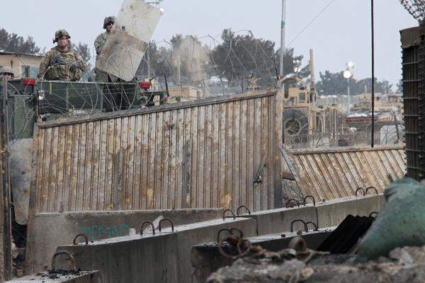 Laut der NATO-Truppe ISAF hatten Soldaten in Bagram Ausgaben des Korans zur Entsorgung versehentlich zu einer Verbrennungsanlage gebracht. US-Verteidigungsminister Leon Panetta entschuldigte sich für den "höchst bedauerlichen Zwischenfall".