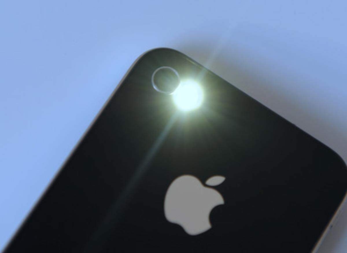 Apropos Kamera. Die "Hauptkamera" des iPhone 4 verfügt ab sofort über fünf Megapixel und einen LED-Blitz. Dieser kann automatisch zugeschaltet werden, ist aber sehr grell, wenn man sich zu nahe am Motiv befindet.