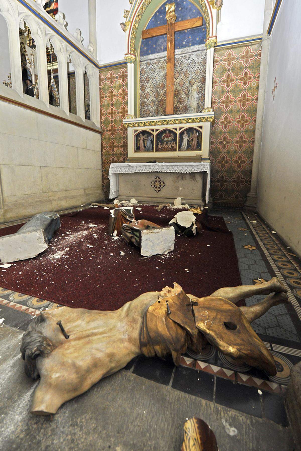 Im Bild: Zerstörungen in der Lazaristenkirche