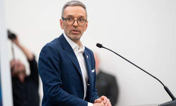 Der als Auskunftsperson geladene FPÖ-Bundesparteichef Herbert Kickl am Donnerstag, 11. April 2024, während seines Statements im Rahmen des U-Ausschusses zum „Rot-Blauen Machtmissbrauch“ 