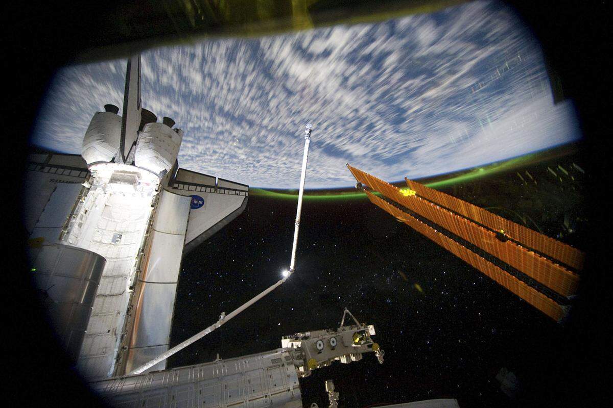 Von der ISS aus kann man das Aurora australis sehen. Das Leuchtphänomen wird auch als Südlicht bezeichnet.