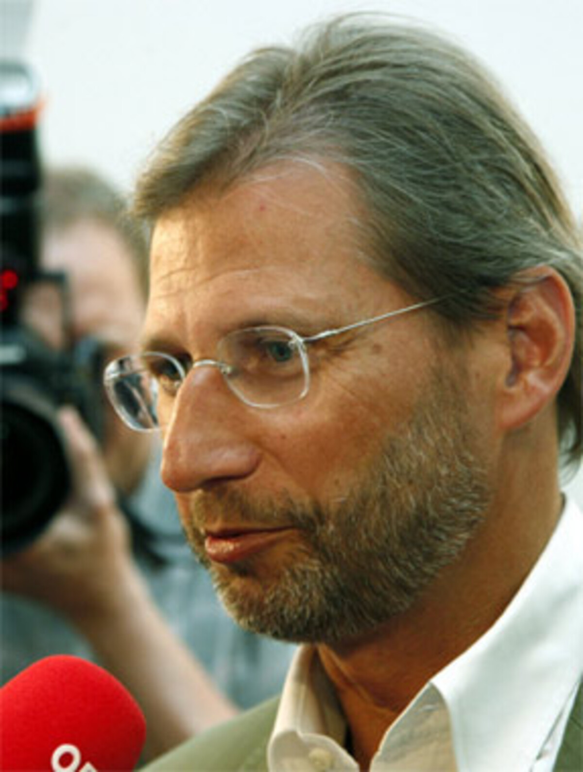 VP-Wissenschaftsminister Hahn stellt eine - noch weiter - abgespeckte Variante für die Rückerstattung vor. Demnach sollte ab dem Studienjahr 2008/2009 ausschließlich mit Nachhilfe die Studiengebühr zurückverdient werden können. Diese Möglichkeit war für die Studenten keine ernsthafte Option, kaum einer meldete sich dafür an.