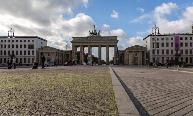 Das Brandenburger Tor in Berlin w�hrend des Lockdowns am 05.11.2020 *** The Brandenburg Gate in Berlin during the lockdo