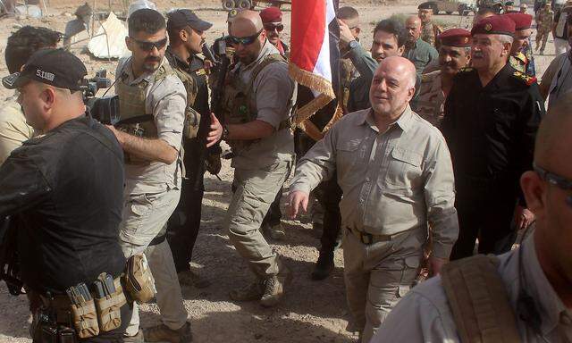 Der irakische Ministerpräsident Haider al-Abadi hisste höchstpersönlich die irakische Nationalflagge in Al-Qaim.