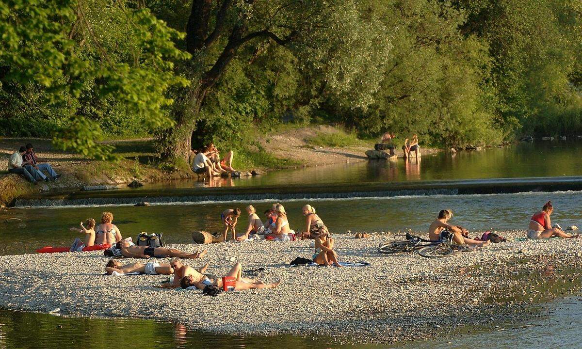 Die Isar: Im Sommer ist sie ein Hot Spot für erholungssuchende Münchner, die dem städtischen Treiben entfliehen wollen. Dass man den Fluss auch anders Nutzen kann, zeigt der 40-jährge Pendler Benjamin David ...