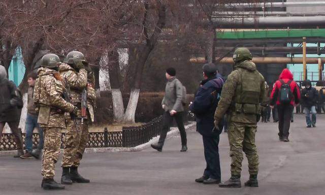 Die ersten Soldaten des zu von Russland geführten Militärbündnisses OVKS sollen Kasachstan in dieser Woche wieder verlassen.