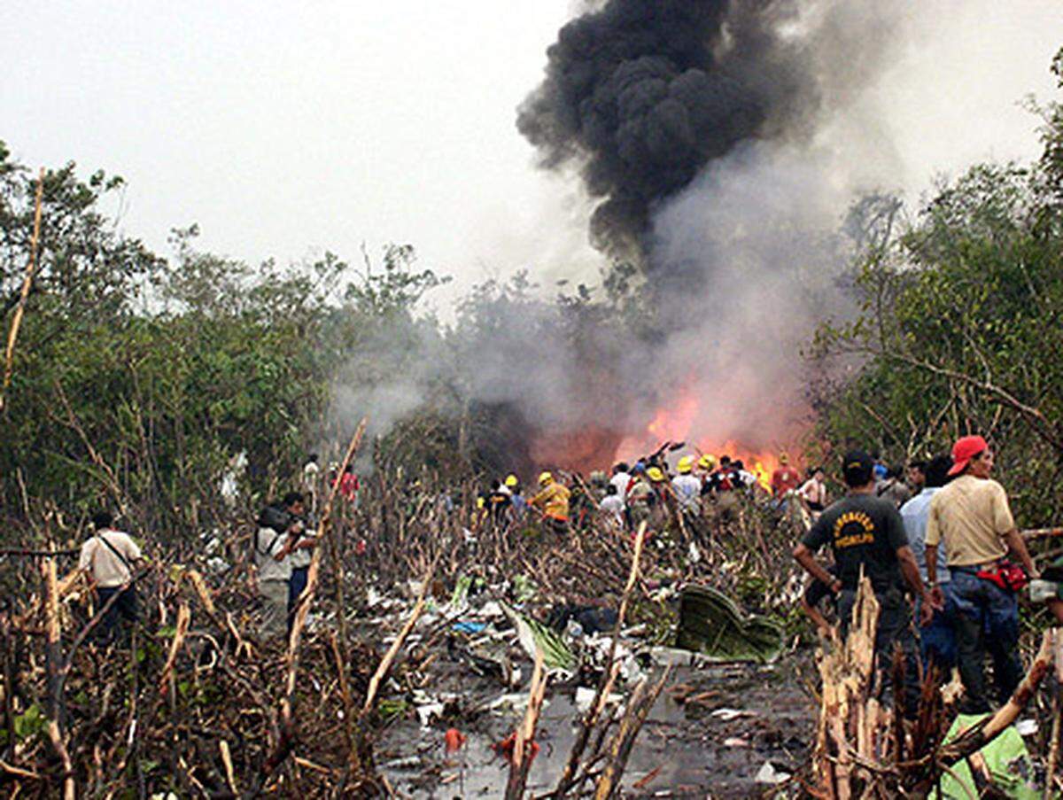 Eine MD-80 der West Carribean Airways stürzt im bergigen Grenzgebiet zwischen Venezuela und Kolumbien ab. Keiner der 160 Insassen überlebt.