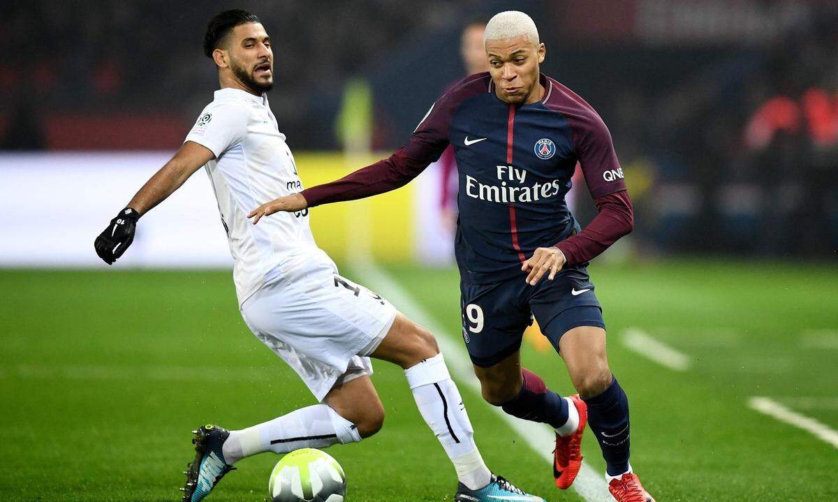 Stürmer Kylian Mbappe wechselte innerhalb der französischen Liga. Derzeit spielt er noch leihweise für Paris Saint-Germain, doch nach dieser Saison wechselt der Franzose endgültig vom AS Monaco nach Paris: für 180 Millionen Euro.