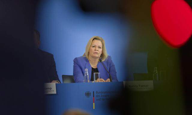 Die deutsche Innenministerin Nancy Faeser (SPD) lässt keine Asylwerber aus Italien mehr nach Deutschland bringen. 