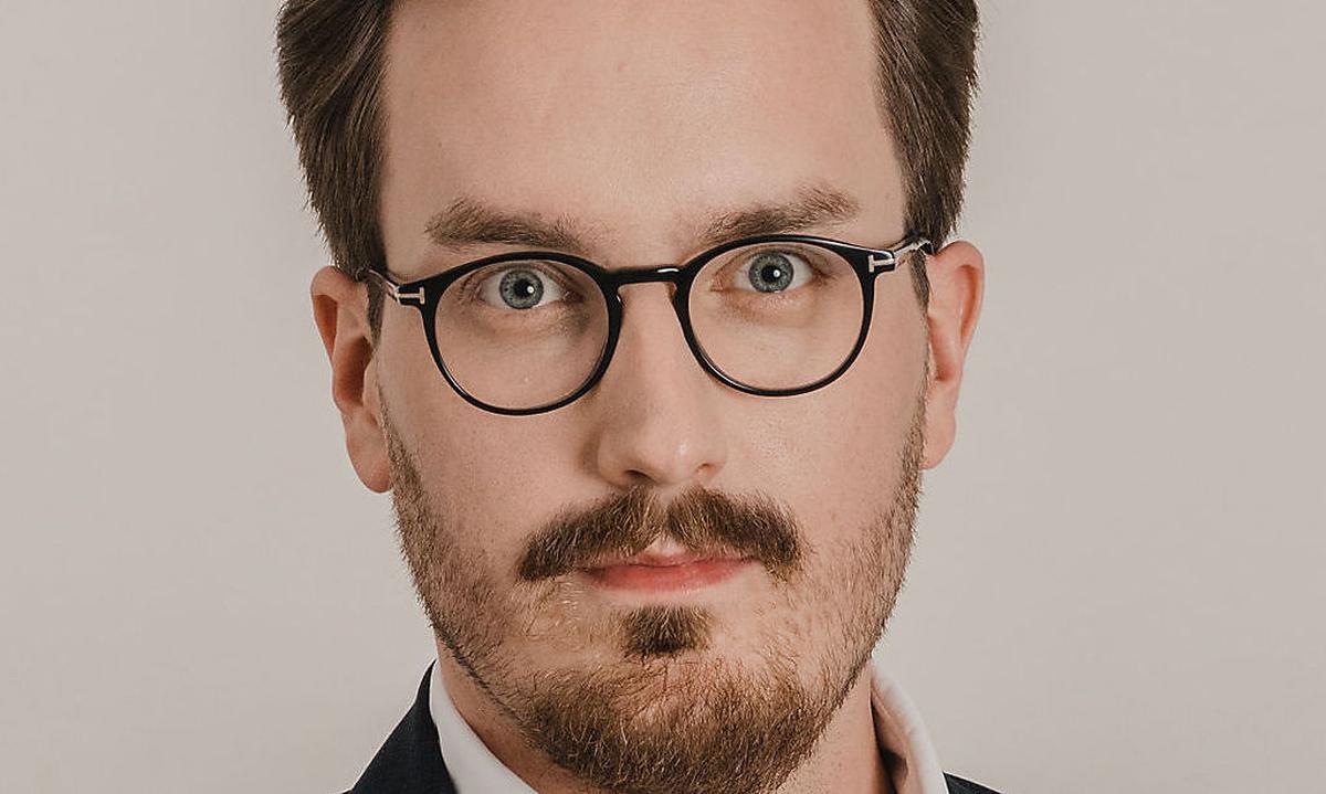 Armin Weickert (30) steigt zum Rechtsanwalt bei Schiefer Rechtsanwälte auf. Der Jurist spezialisiert sich auf Bau- und Infrastrukturprojekte, Baudigitalisierung, Strafrecht, Compliance sowie Prozessführung.