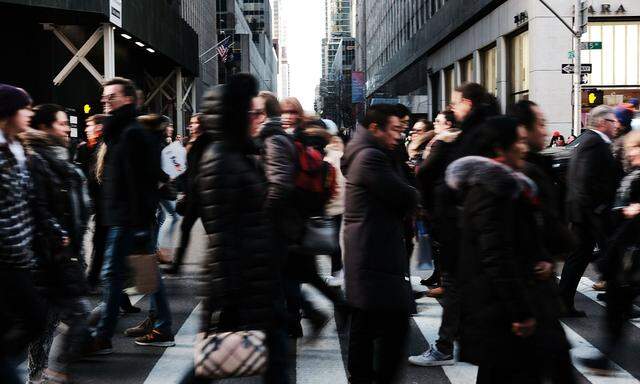 Einkaufslustige auf der Fifth Avenue in New York.