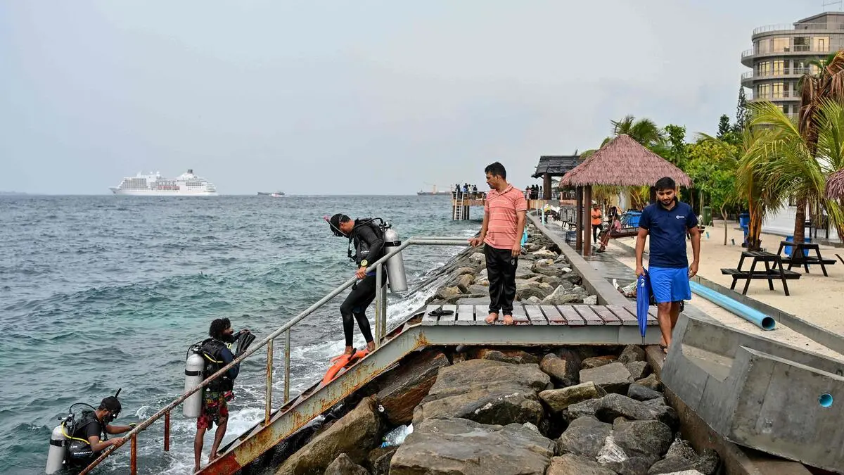 Maldives: Rescue diver dies while recovering bodies of Italians in ...