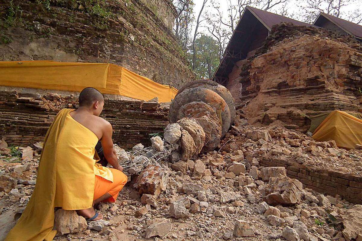 Das Epizentrum des Bebens lag laut der US-Erdbebenwarte (USGS) in den Bergen von Burma unweit der Grenze zu Thailand und Laos.