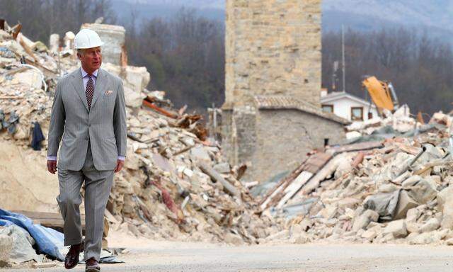 Prinz Charles im zerstörten Amatrice