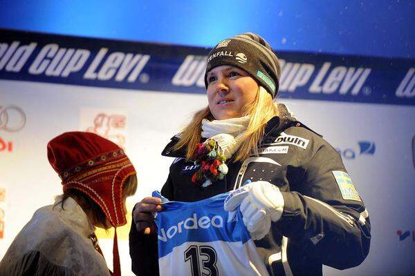 Wie schwierig es für viele Sportler nach wie vor ist, zu ihrer sexuellen Orientierung zu stehen, zeigte sich auch bei der schwedischen alpinen Skirennläuferin Anja Pärson. Während ihrer aktiven Karriere gab es immer wieder Gerüchte um die sexuelle Orientierung von einer der besten alpinen Skifahrerinnen aller Zeiten.