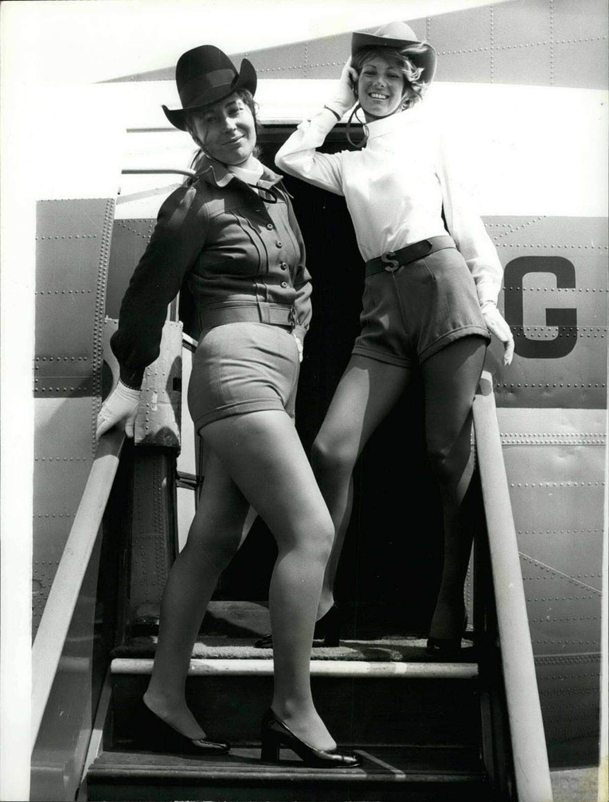 Die wilden 70er-Jahre zeigten sich in den Hotpants-Uniformen von Skyways International.