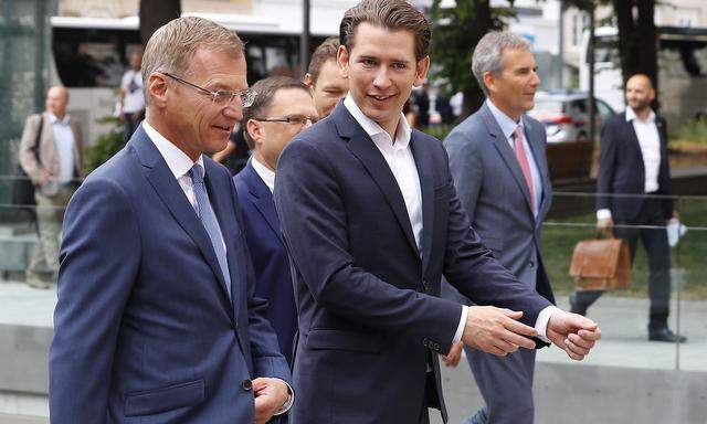 Austria´s Chancellor Kurz and Upper Austria governor Stelzer are on their way to a joint cabinet meeting with Bavaria´s state government in Linz