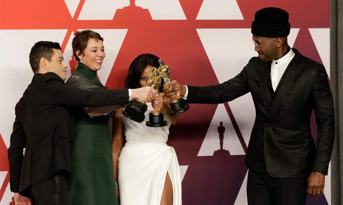 Das nicht unumstrittene Rassismus-Roadmovie "Green Book" hat überraschend den Oscar für den besten Film gewonnen. Aber nicht nur in der Hauptkategorie gab es die begehrte Statuette ...