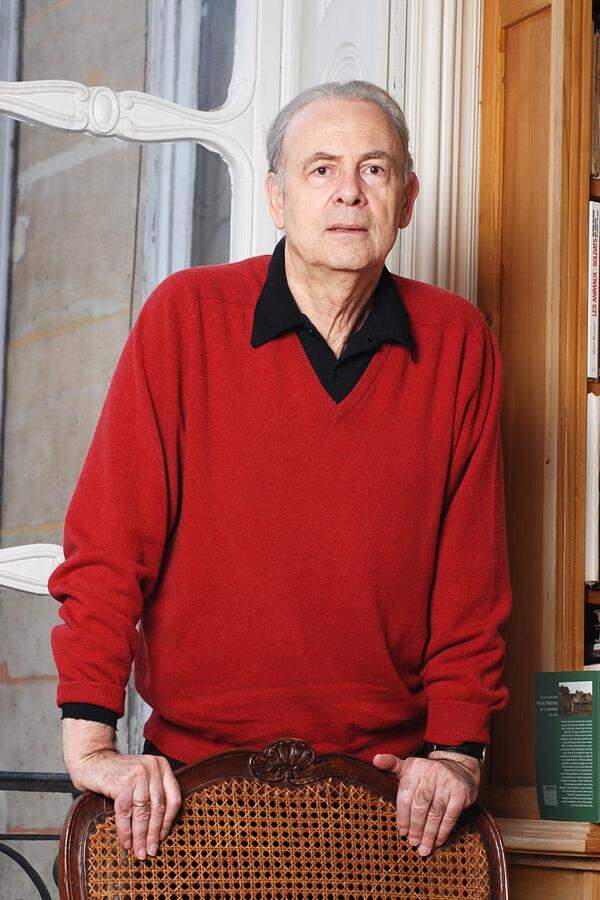 Patrick Modiano (geb. 1945) - Frankreich Der französische Schriftsteller bekomme die Auszeichnung "für die Kunst der Erinnerung, mit der er die unfassbarsten menschlichen Schicksale wachgerufen und die Lebenswelt der Besatzungszeit vor Augen geführt hat", so die Jury.Zu seinen bekanntesten Werken zählen die "Pariser Trilogie" und "Familienstammbuch". Modiano schrieb auch Drehbücher zu Filmen ("Lacombe, Lucien").