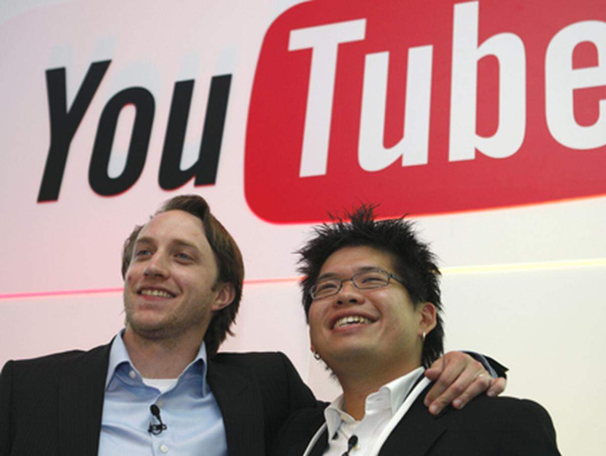 2006: Das Unternehmen kauft das Videoportal YouTube.