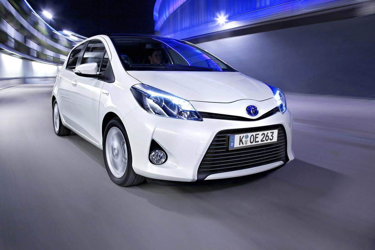 Der Hybrid von Toyota wird ebenfalls mit Benzin betrieben. Seine Punktezahl beträgt 7,23, der Verbrauch des Motors mit 100 PS liegt laut NEFZ (Neuer Europäischer Fahrzyklus) bei 3,5 Liter.