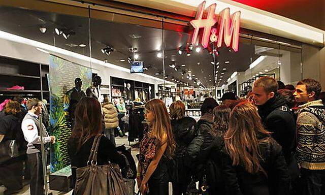 Modefilialist H&M muss europaweit Umsatzrückgänge hinnehmen