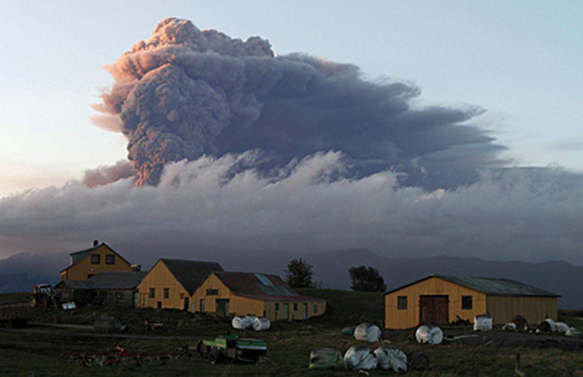 Auch im Mai hat der Eyjafjalla-Vulkan weiter Asche in den Himmel geschossen und für Unsicherheit bei Fluglinien und Luftfahrtbehörden gesorgt.