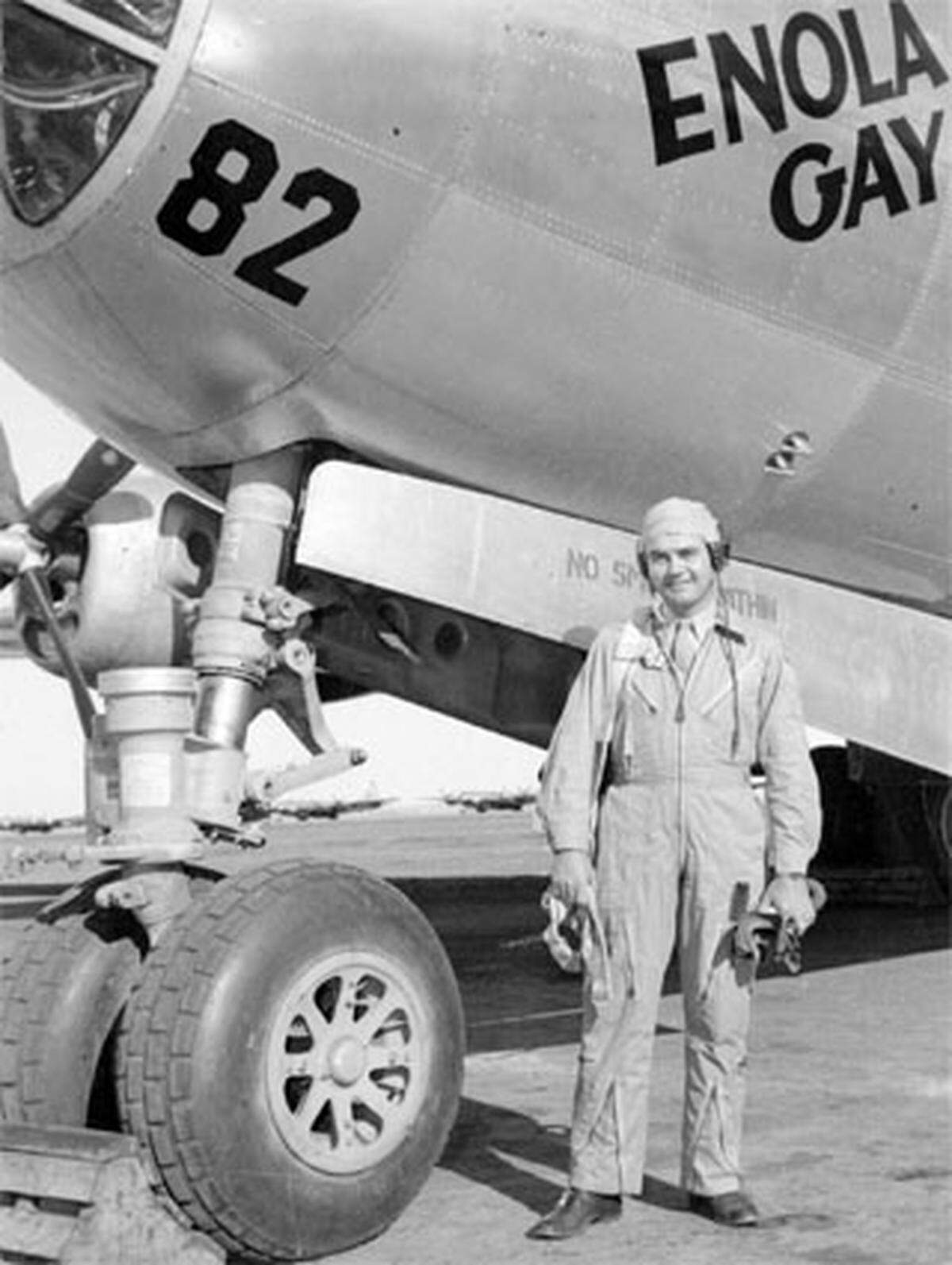 "My God, what have we done?!", schrieb Robert Lewis, Kopilot des Bombers "Enola Gay", nach dem Abwurf in sein Tagebuch. Im Bild: Pilot Paul W. Tibbets