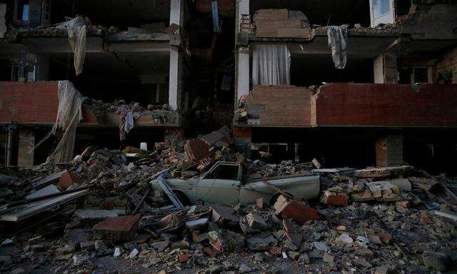 Vom Erdbeben zerstört: Die iranische Stadt Sarpol-e Zahab an der Grenze zum Irak hat es am schwersten getroffen.