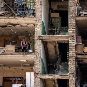 Eine ukrainische Militärfabrik außerhalb Kiews, in der Raketen hergestellt wurden, die angeblich für den Angriff auf das russische Kriegsschiff "Moskwa" verwendet wurden, wurde in der Nacht auf Samstag durch russische Angriffe teilweise zerstört.