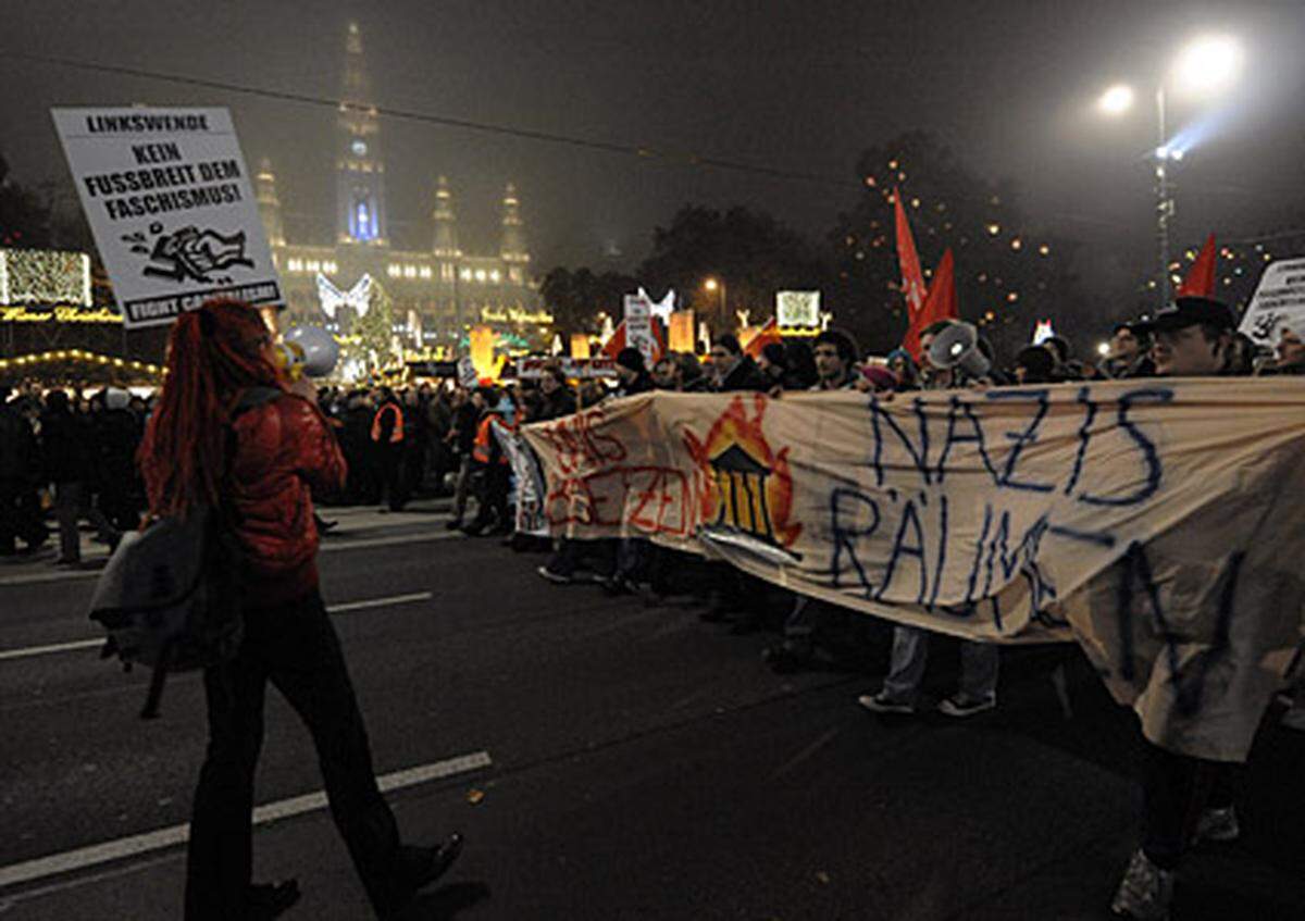 Der Burschenschafter-Kommers in der Wiener Hofburg am 21. November hat einige Gegendemonstrationen und -aktionen inspiriert. Ein massives Aufgebot der Polizei riegelte die Veranstaltung ab. VON GÜNTER FELBERMAYER UND BERNADETTE BAYRHAMMER