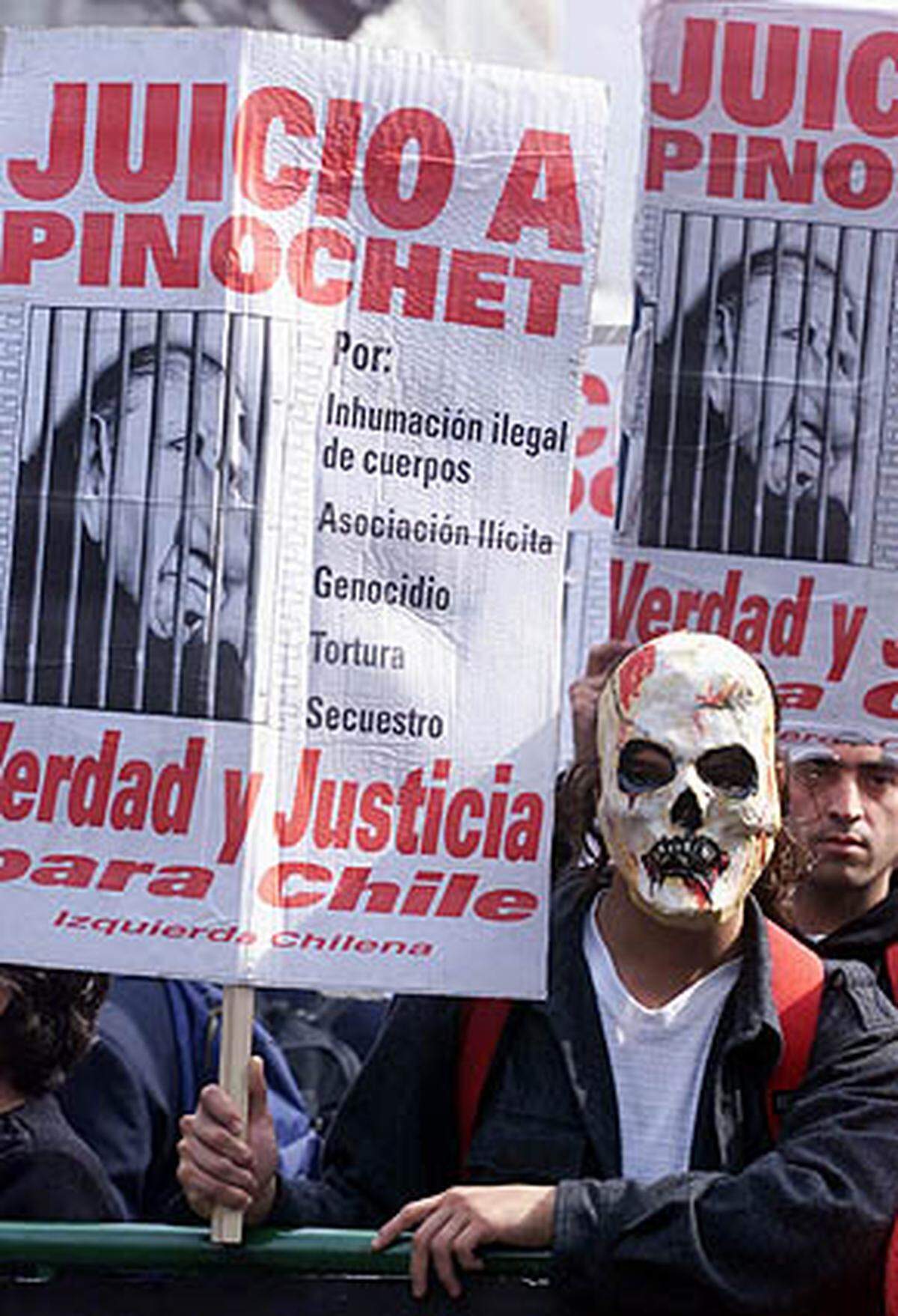Unter diesem Namen fasste die CIA ihre Geheimoperationen zusammen, die am 11. September 1973 zum Militärputsch gegen Chiles sozialistischen Präsidenten Salvador Allende führten. Dadurch wurde der Weg geebnet für das blutige Regime von General Augusto Pinochet, während dessen 17-jähriger Herrschaft mehr als 3200 Menschen verschwanden und Zehntausende als politische Häftlinge gefoltert wurden.