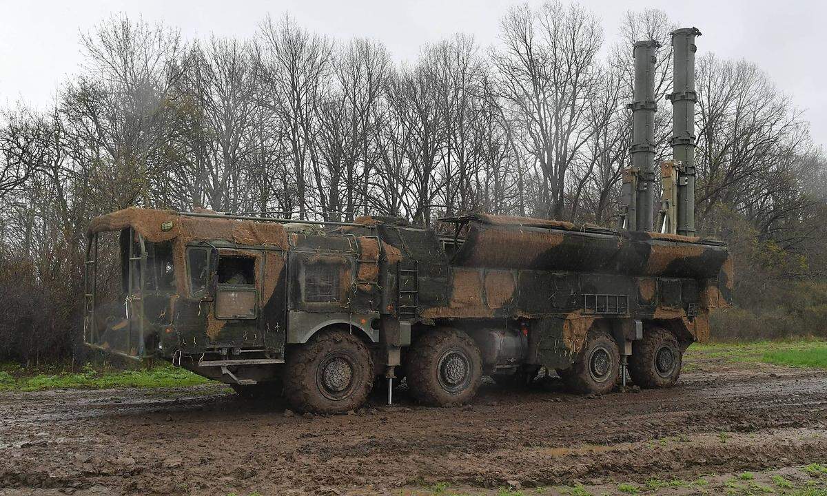 Ukraine Russia Military Operation 8169292 18.04.2022 A Russian Iskander mobile short range ballistic missile launcher d