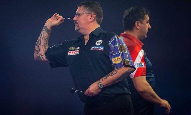 Mensur Suljovic (r.) brauchte zeitweise dreimal so lang wie Gary Anderson