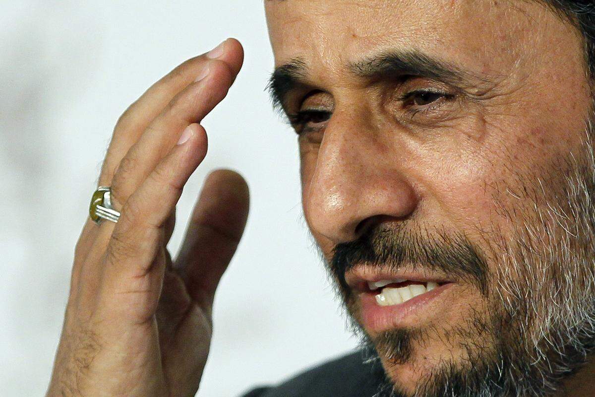Der iranische Präsident Mahmoud Ahmadinejad ist für seine heftigen Verbalattacken, vor allem gegen den "Erzfeind" Israel, bekannt. Das Land sei "dem Untergang geweiht", das "zionistische Regime" werde nicht überleben, sagte er nach dem fatalen israelischen Angriff auf ein Schiff der Gaza-Hilfsflotte gleich mehrmals.