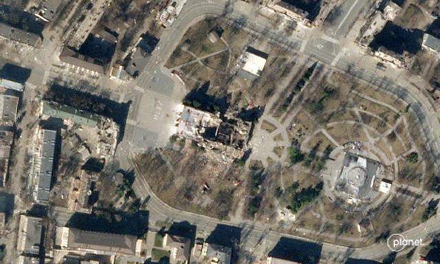 Satellitenaufnahmen vom angegriffenen Theater in der Hafenstadt Mariupol. 