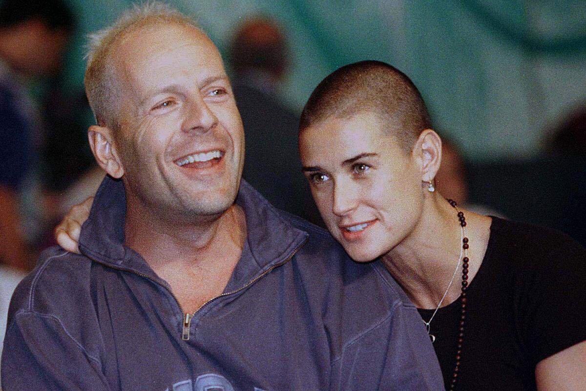 Mit Hollywood-Rauhbein Bruce Willis, den sie 1987 ehelichte, hat sie drei Töchter: Rumer (geboren 1988), Scout (1991) und Tallulah (1994). Zuletzt soll sich Demi Moores Beziehung zu ihren Töchtern massiv verschlechtert haben.