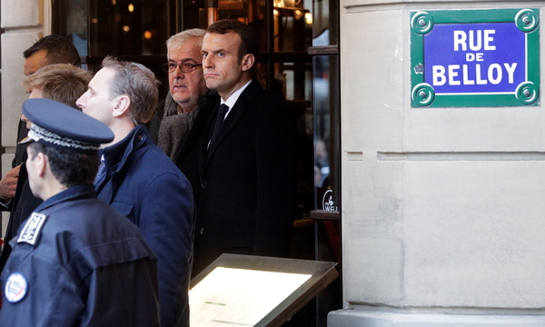 Die Protestbewegung der „Gelbwesten“ hat sich bisher unbeeindruckt gezeigt von Macrons Rückzugsmanövern.