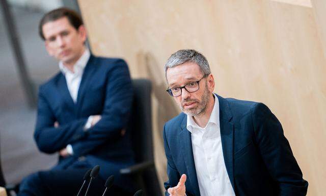 FPÖ-Klubobmann Herbert Kickl und dahinter Bundeskanzler Sebastian Kurz (ÖVP) 