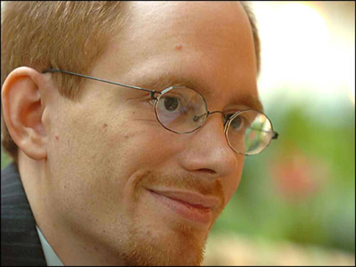 "Bundeskanzler Schüssel ist für seine fehlende Distanz der letzten Jahre zum rechten Rand abgestraft worden."Der Liberale Alexander Zach, der auf einem SPÖ-Listenplatz kandidierte und damit jetzt in den Nationalrat einziehen wird.