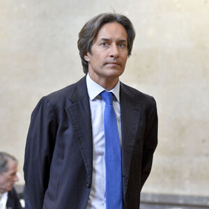 Karl-Heinz Grasser im Großen Schwurgerichtssaal, im Hintergrund: Peter Hochegger.