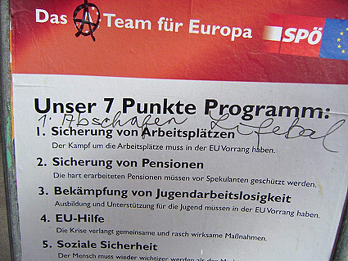 Das 7-Punkte-Programm der SPÖ wird auf diesem Plakat um einen neuen ersten Punkt erweitert.