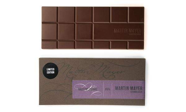 Und noch ein österreichischer Chocolatier durfte sich über zwei Auszeichnungen freuen. Martin Mayer traf in London den Geschmack der Jury. Seine Bean-to-Bar-Tafel Alto Beni 72% und die Hauszwetschke tragen seitdem einen Great-Taste-Sticker. 