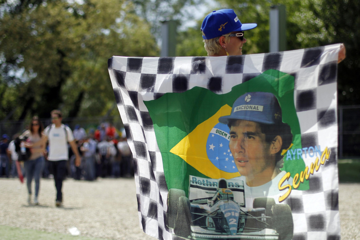 Tausende Formel-1-Fans haben am Donnerstag im Autodromo Enzo e Dino Ferrari in Imola des Todes von Ayrton Senna gedacht.