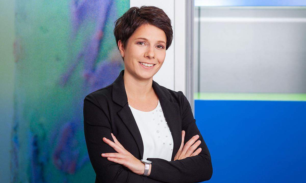 Bei Deloitte Österreich wurde Carina Schöpf (34) wurde mit Jahreswechsel zum Director im Tax-Bereich ernannt. Die gebürtige Tirolerin arbeitet seit 19 Jahren am Standort Tirol und ist als Steuerberaterin tätig. Sie leitet ein 13-köpfiges Team am Standort Imst.