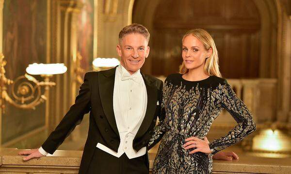 Durch den diesjährigen Opernball-TV-Abend führen u.a. Mirjam Weichselbraun und Andi Knoll.