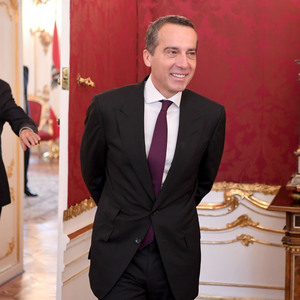 Noch-Bundeskanzler Christian Kern am Mittwoch bei Bundespräsident Alexander Van der Bellen (v.re.). Einen Konflikt mit Wiens Bürgermeister Michael Häupl sieht Kern nicht.  